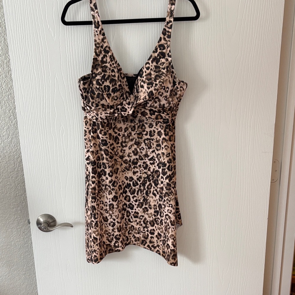 Leopard Print Sleeveless Swimsuit Top